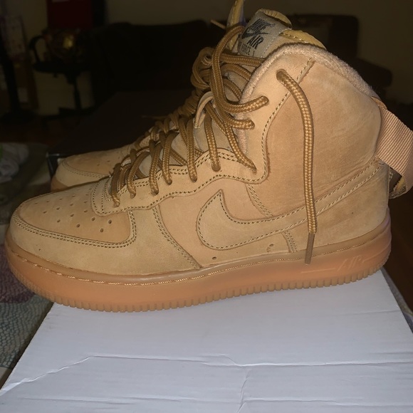 AIR FORCE 1 HIGH LV8 (GS) SIZE 5y - Picture 8 of 8